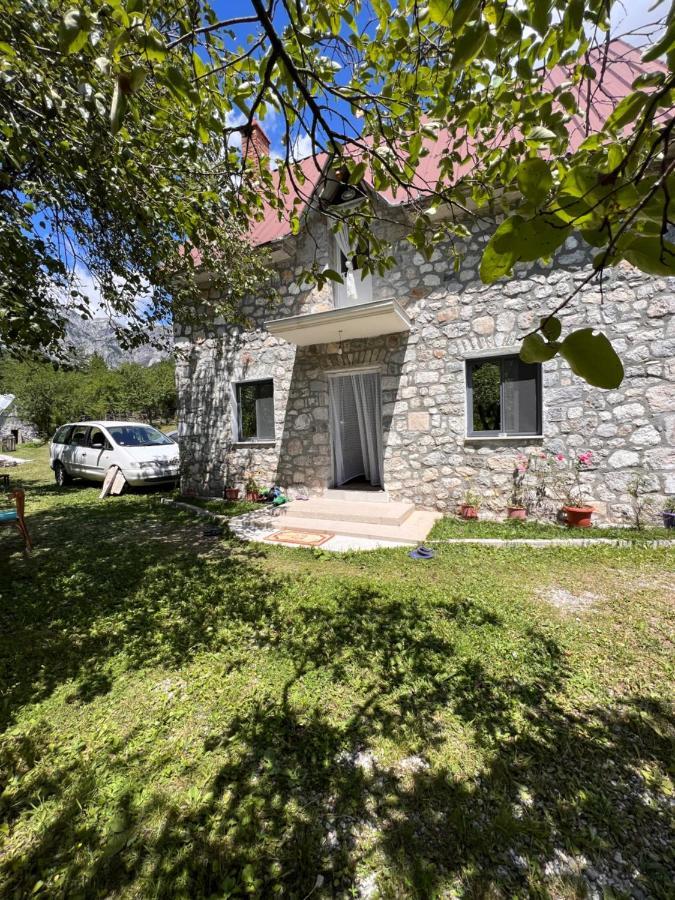 Bujtina Milani Bed & Breakfast Shkoder Bagian luar foto