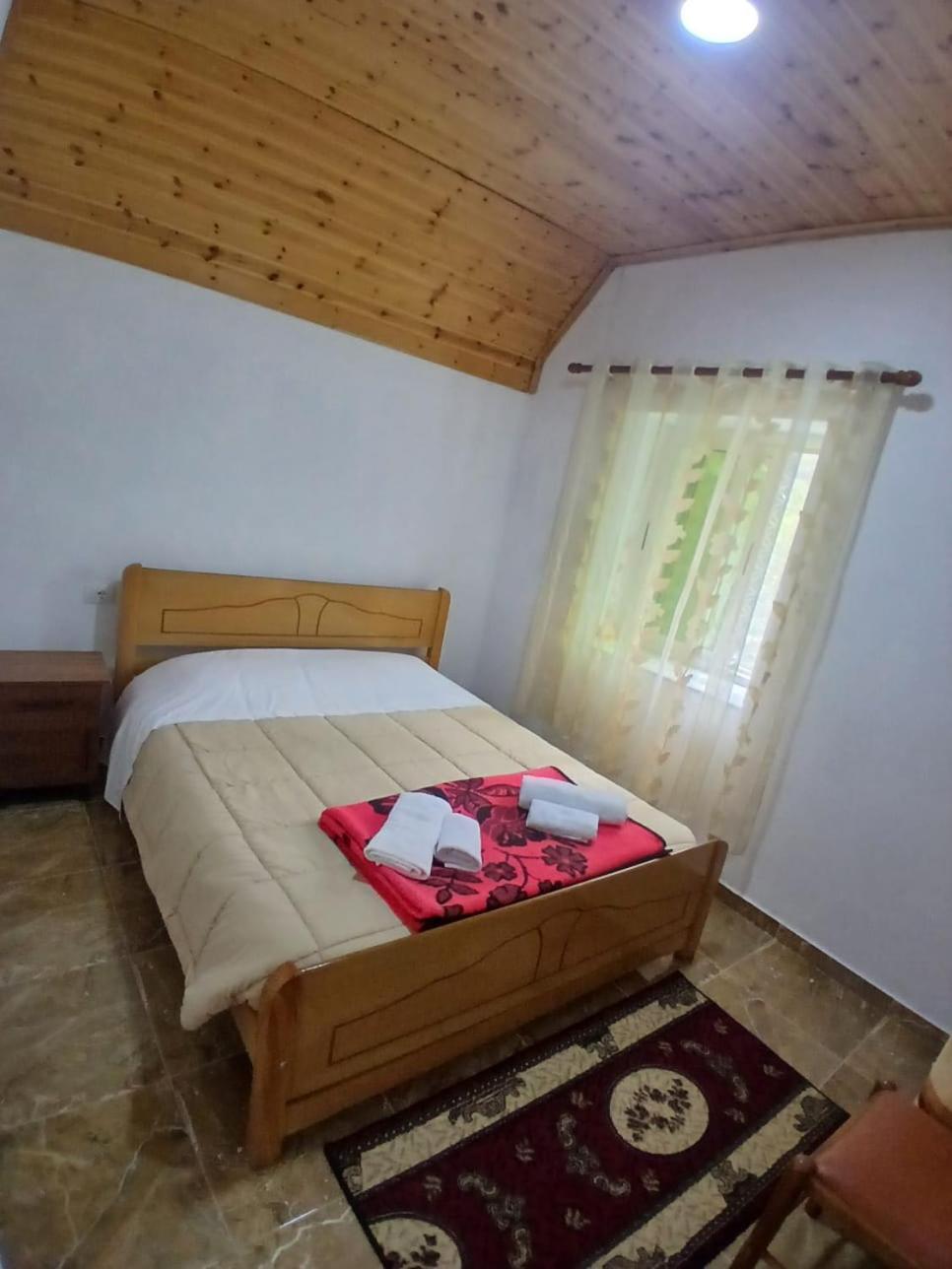 Bujtina Milani Bed & Breakfast Theth Bagian luar foto