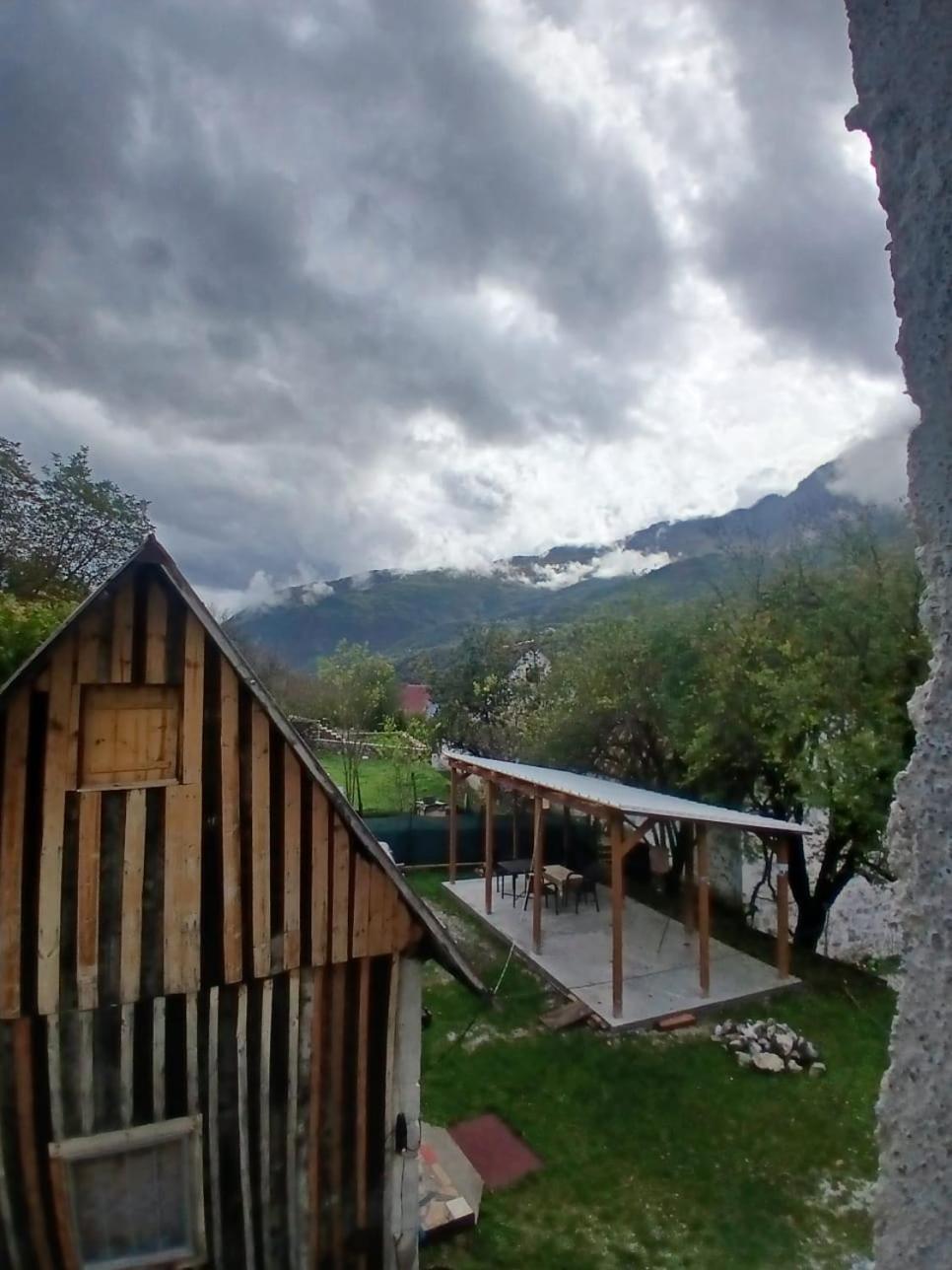 Bujtina Milani Bed & Breakfast Shkoder Bagian luar foto