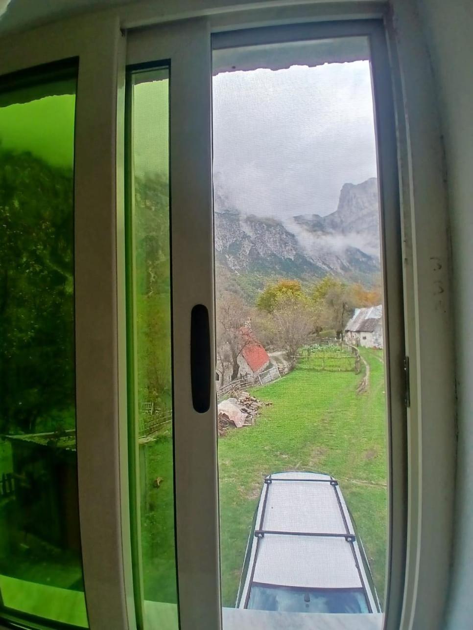 Bujtina Milani Bed & Breakfast Shkoder Bagian luar foto