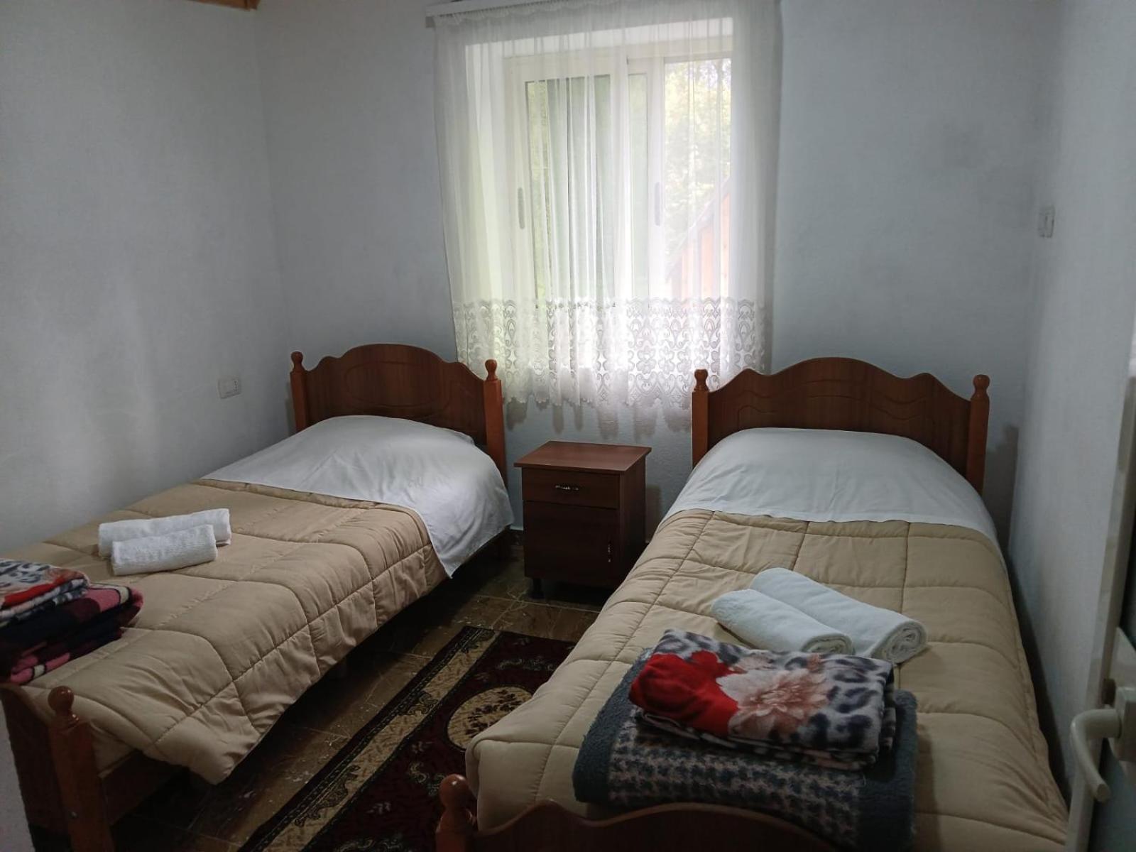 Bujtina Milani Bed & Breakfast Shkoder Bagian luar foto