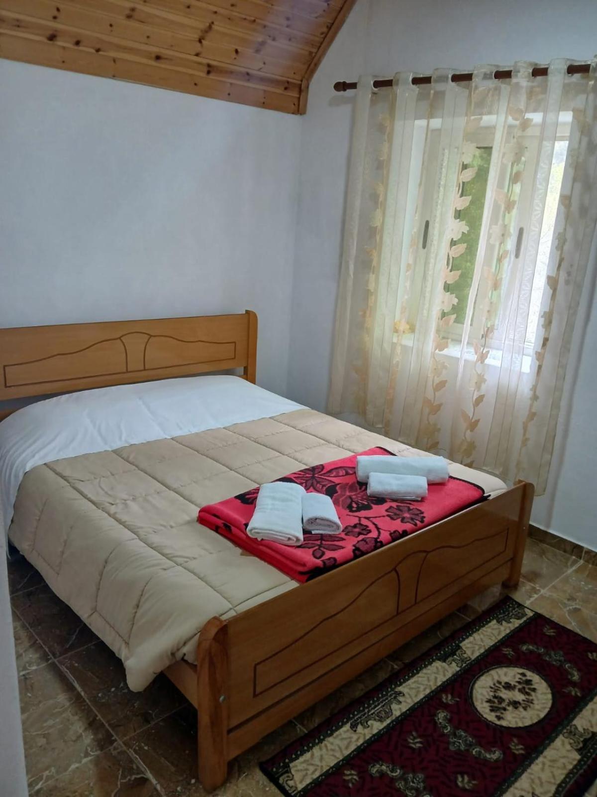 Bujtina Milani Bed & Breakfast Shkoder Bagian luar foto